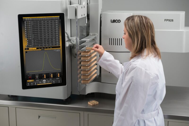 FP928 Operator Loading Samples into Autoloader